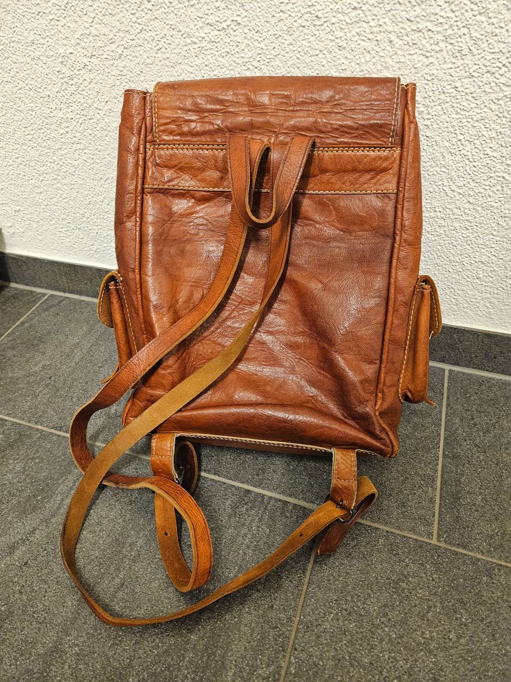 Zaini: Wunderschöner Vintage Lederrucksack aus Marokko – Usato da Zürich venduto da Rivkah 3