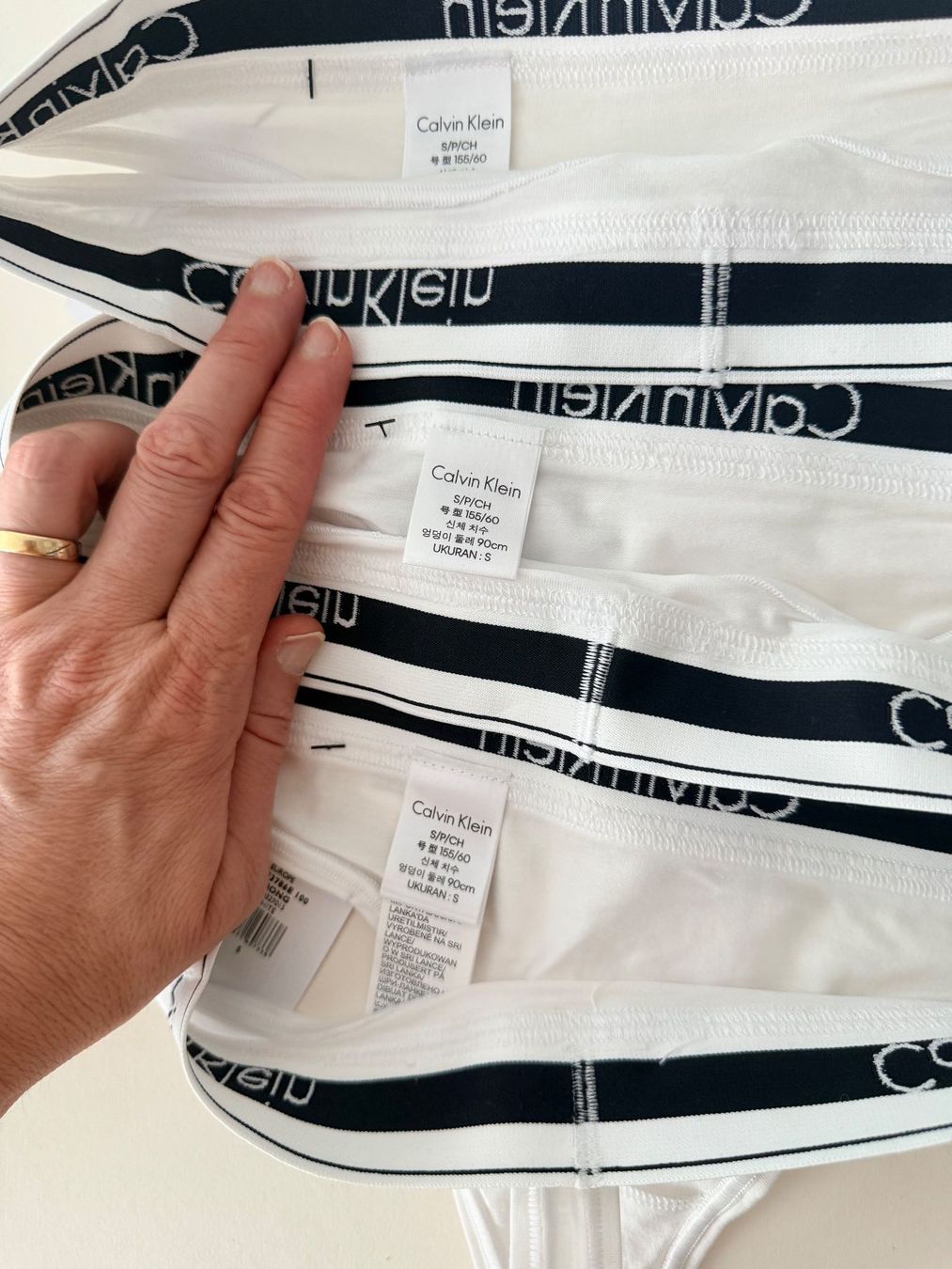 Calvin Klein Altra biancheria intima: String, CALVIN KLEIN, Grösse S, 3 Stück in Weiss – Nuovo e nell'imballaggio originale da Rudolfstetten venduto da gst_g7xl 2