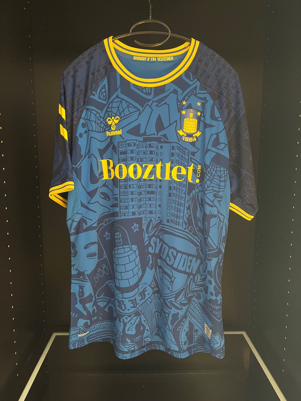 Hummel Canottiere & Pantaloni: Brondby IF Trikot – Nuovo (secondo la descrizione) da Näfels venduto da dom_9p7f