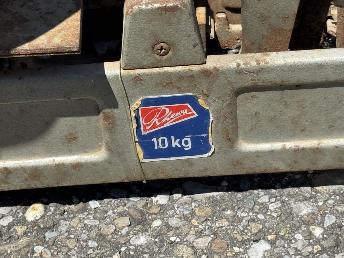 Bilance e pesi: Alte Waage inkl. Gewichtsteinen – Usato da Meisterschwanden venduto da Scania78 4