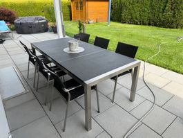 Granit Gartentisch mit Chromstahlgestell und Gartenstühle