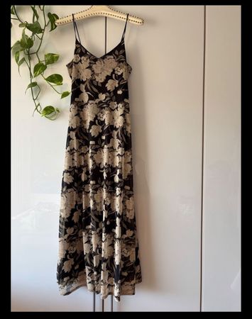 URBAN OUTFITTERS Slipdress mit Blumenmuster Gr. M