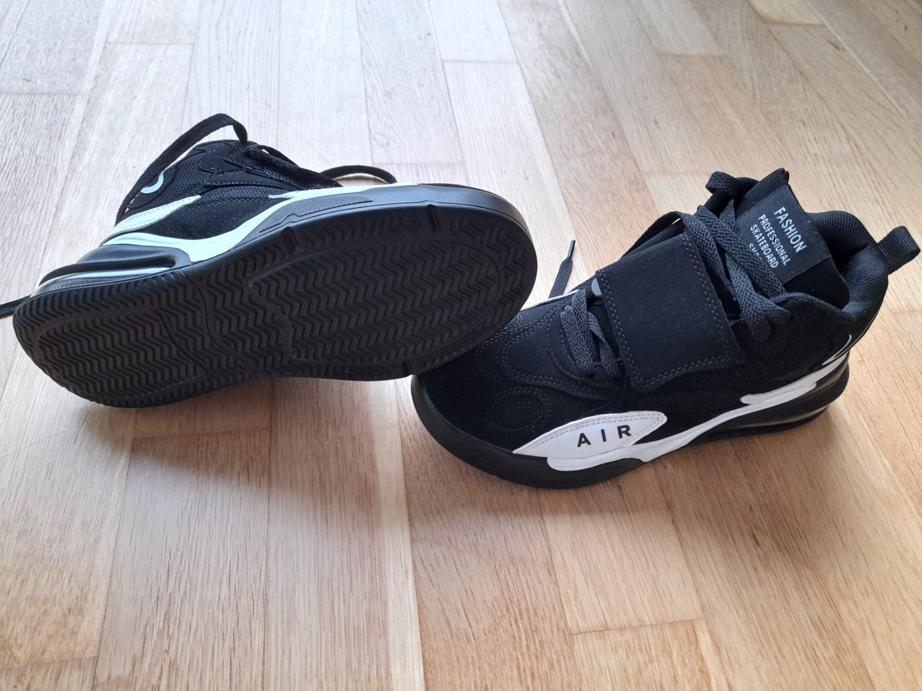 Scarpe da uomo: Sneaker Turnschuhe Grösse 36, neu – Usato da Pfungen venduto da Puschti 1