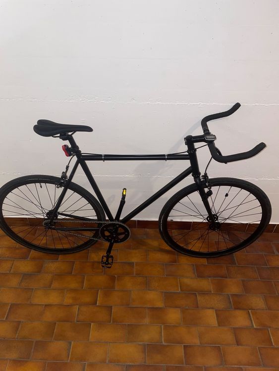 Vélo fixie pignon fixe black white red de notre internaute ! sur Le