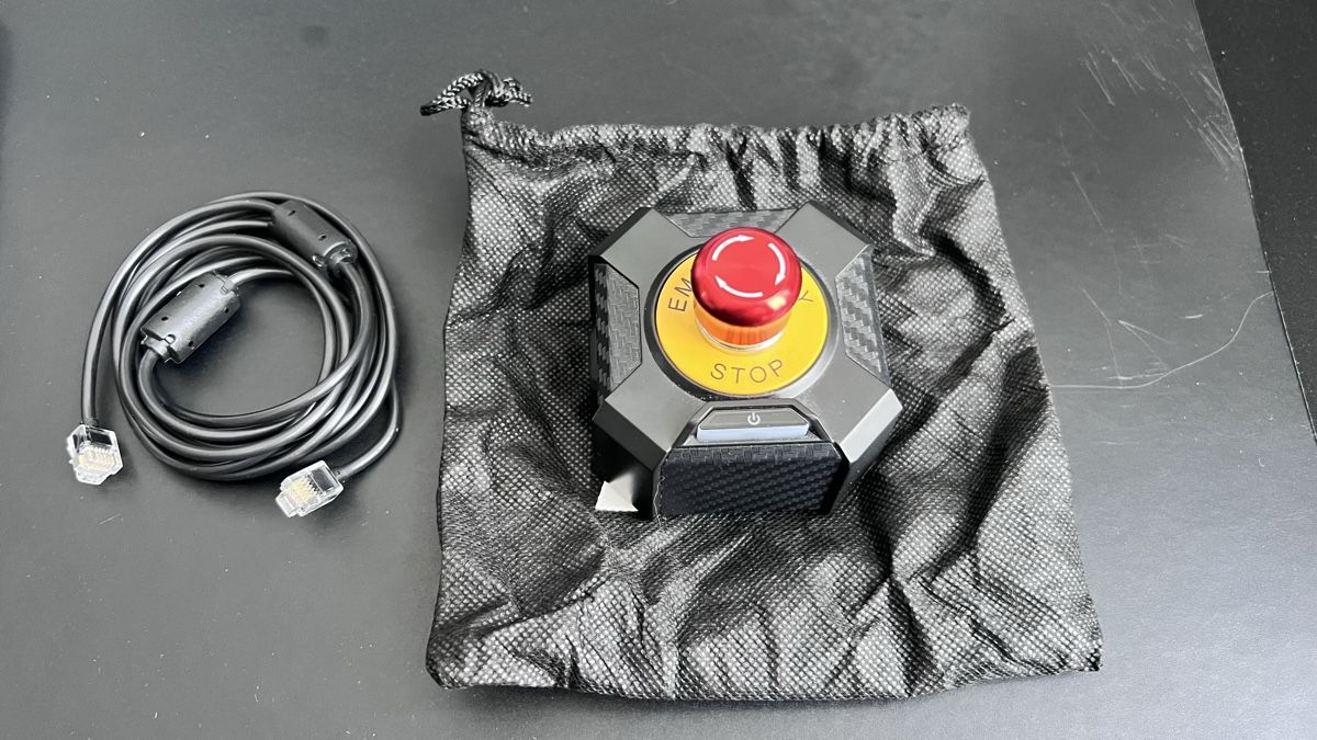 Fanatec Controller: Fanatec PODIUM KILL SWITCH DD1, DD1 PS4, and DD2 – Usato da Urtenen-Schönbühl venduto da ved_g8bn