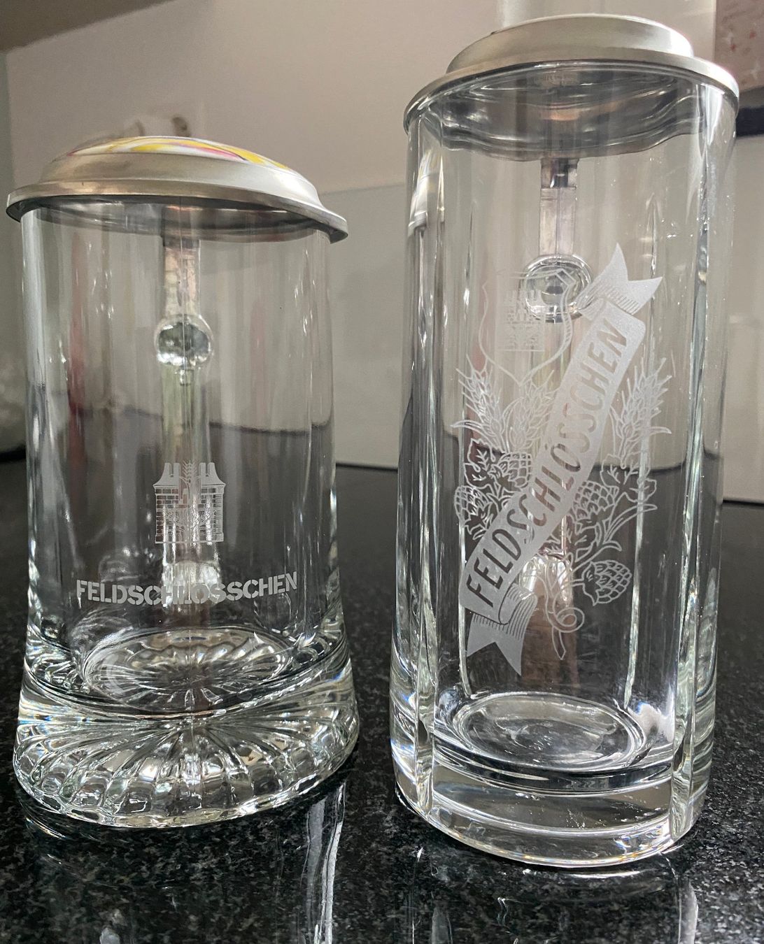 Feldschlösschen Bicchieri: 2 Bierkrüge mit Zinndeckel, Feldschlösschen – Usato da Däniken SO venduto da dan_7qwn 7