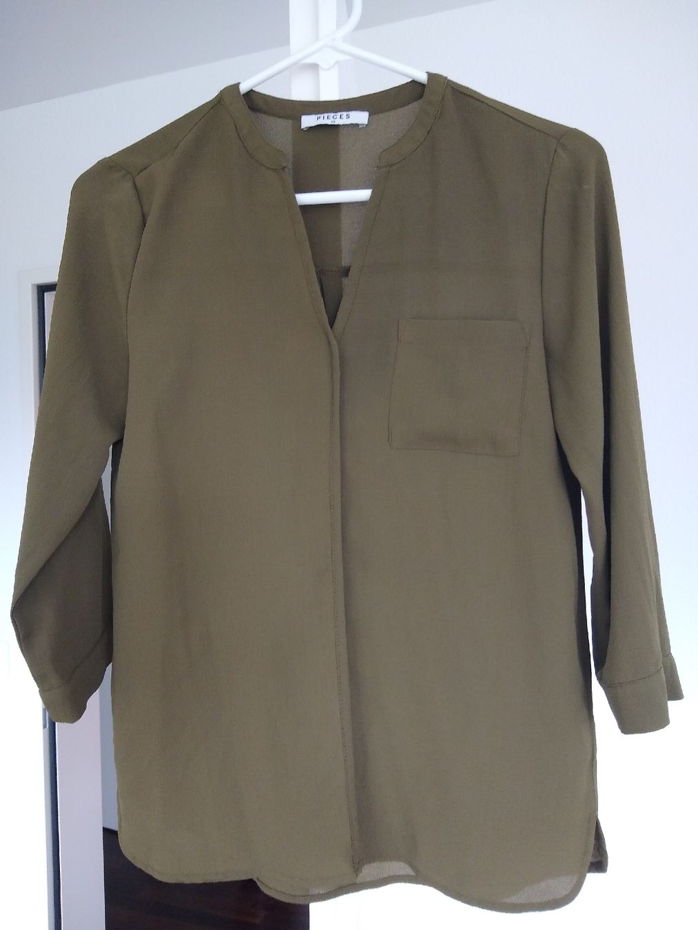 Tops: Olive Green Blouse, XS, 3/4 Sleeves – Gebraucht aus Dübendorf von rol_fm6d