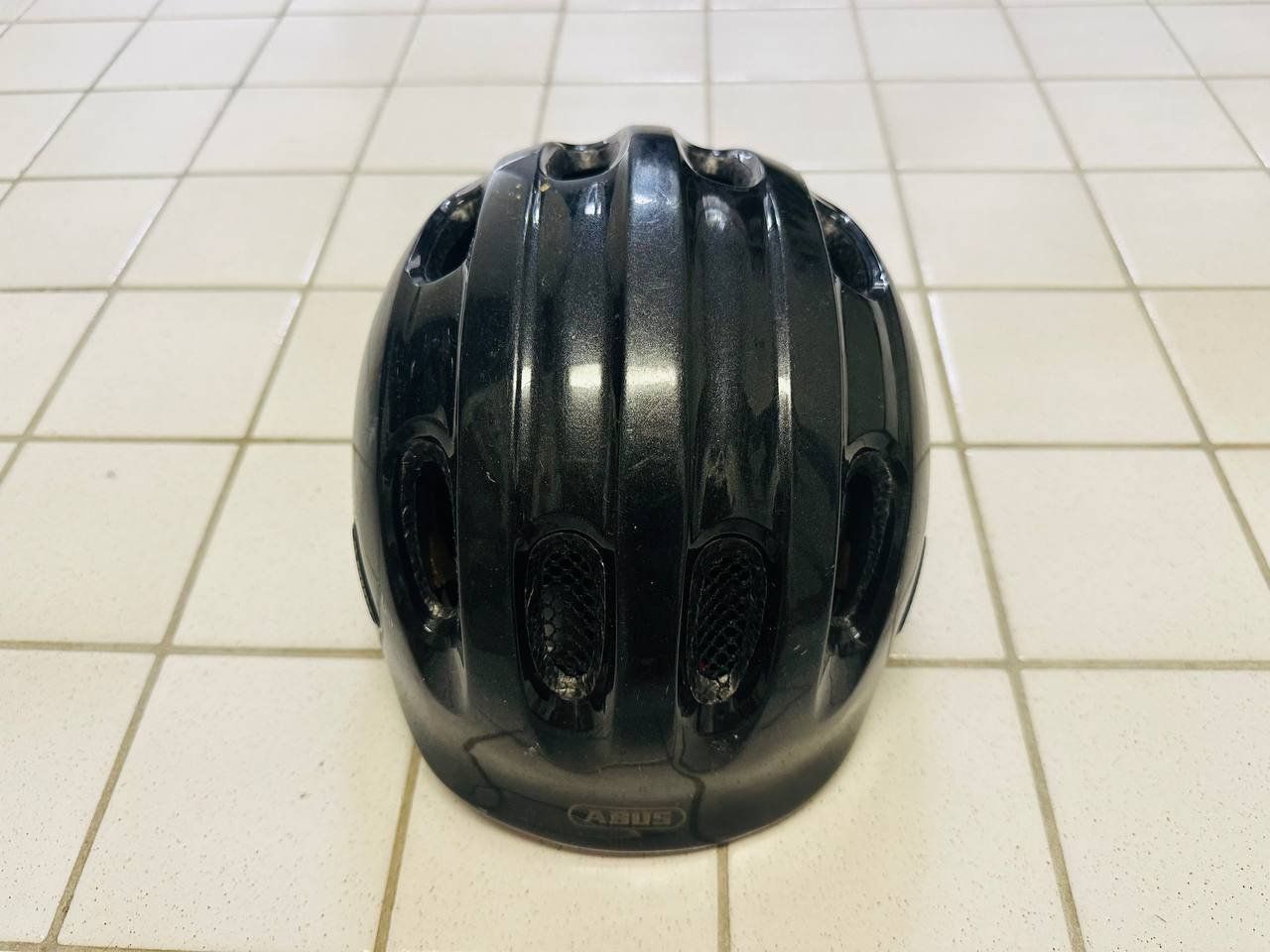 Abus Caschi: ABUS Smiley 2.0 Kinderhelm 45-50 cm – Usato da Basel venduto da MHJME