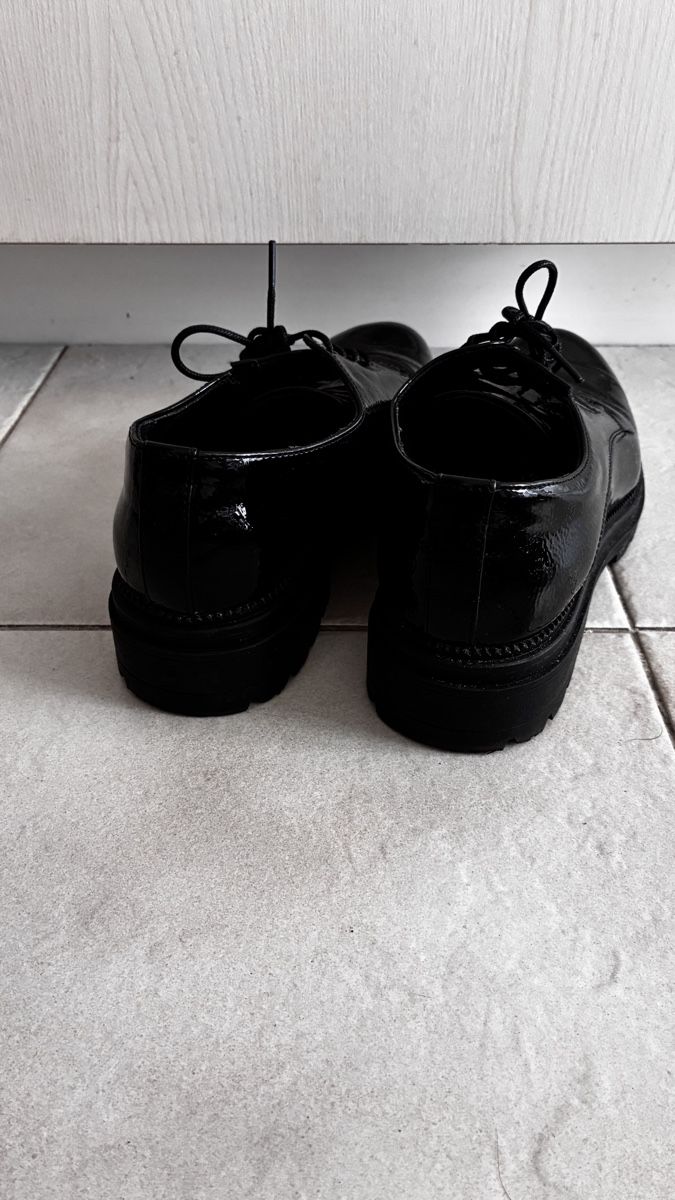 Damenschuhe: Black fake leather shoes – Gebraucht aus Zürich von tha_nhm8 4