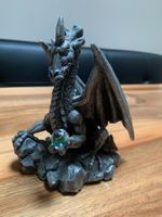 Drachen mit Kristallkugel