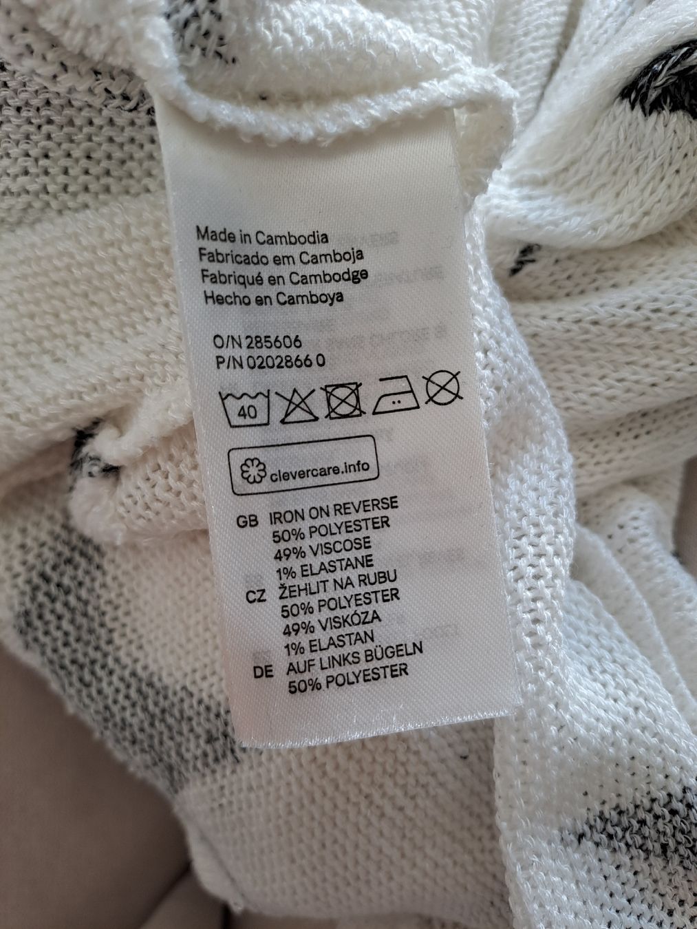 H&M Pulls et sweat-shirts: Mädchenpullover – D'occasion à Rothenburg par 123odermatt 2