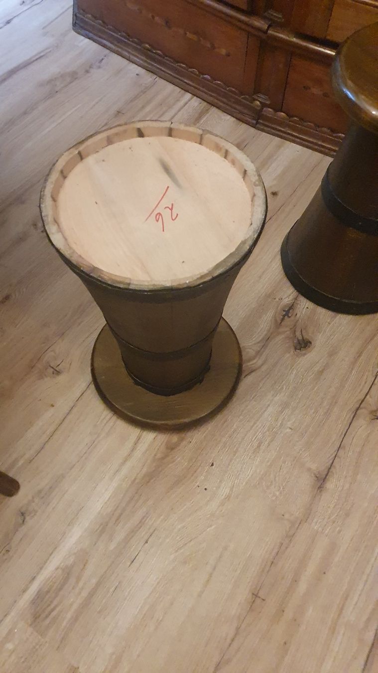Sgabelli: 2 Alte Hocker – Usato da Flawil venduto da Pinkmalibu 4