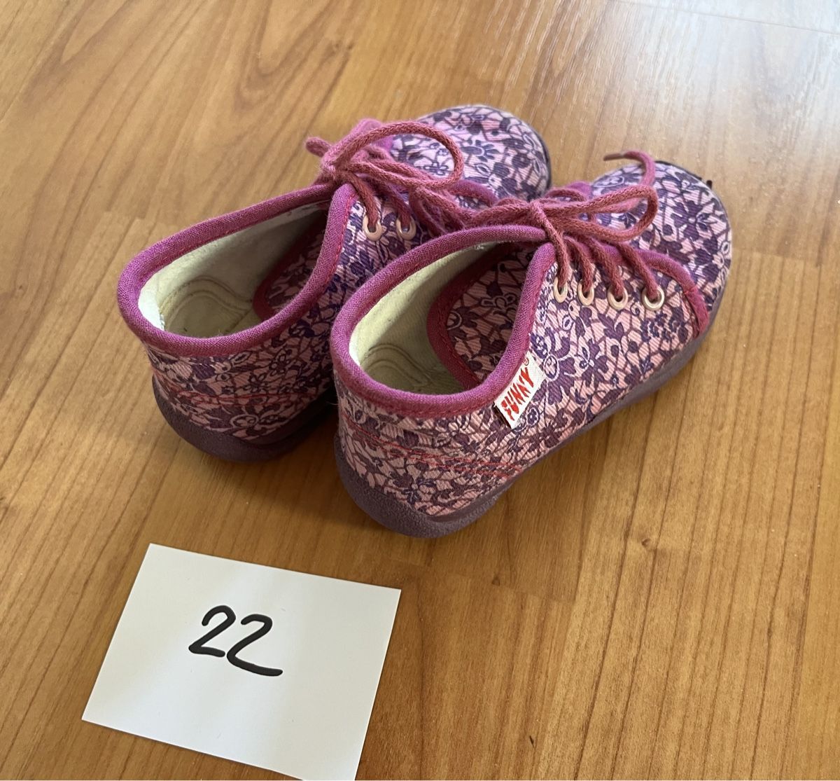 Schuhe für Mädchen: Stoffschuh Funky, Grösse 22 – Gebraucht aus Jonschwil von Theswissmiss 1