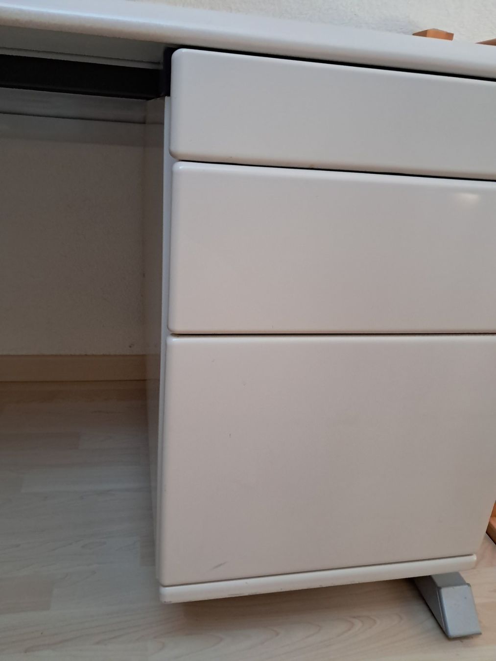 Scrivanie: Bureau robuste – Usato da moutier venduto da Dupont50 1