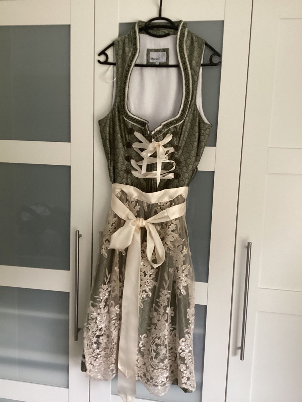 Kleider: Trachtenmode Dirndl – Gebraucht aus Niederglatt ZH von SylvieVol