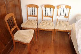 4 elegante restaurierte Biedermeierstühle mit Mohair-Velour