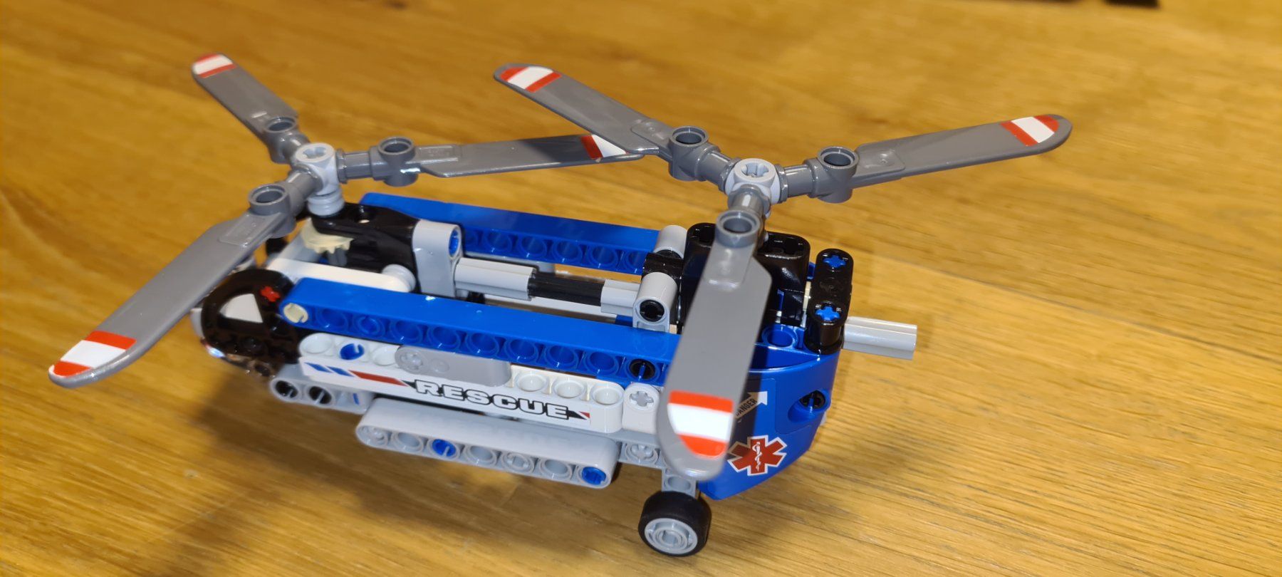 Lego Giocattoli: Lego Technic 42020 - Twin-rotor Helicopter – Usato da Windisch venduto da mawa667 3