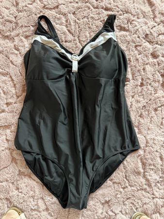 Esmera Badeanzug, schwarz, Gr. 50, ideal für den Sommer!