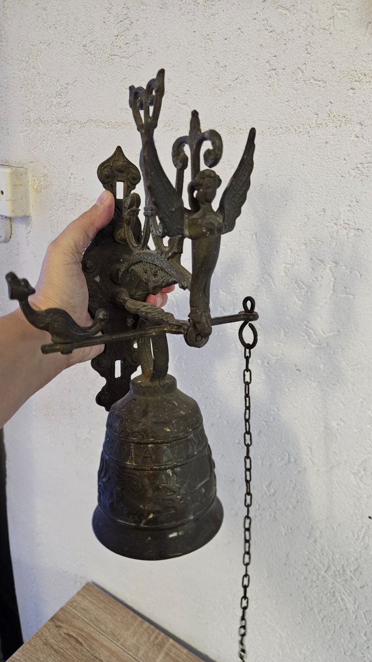 Campanacci mucche: Vecchia campana da esterno in metallo – Usato da Melano venduto da H-Sara