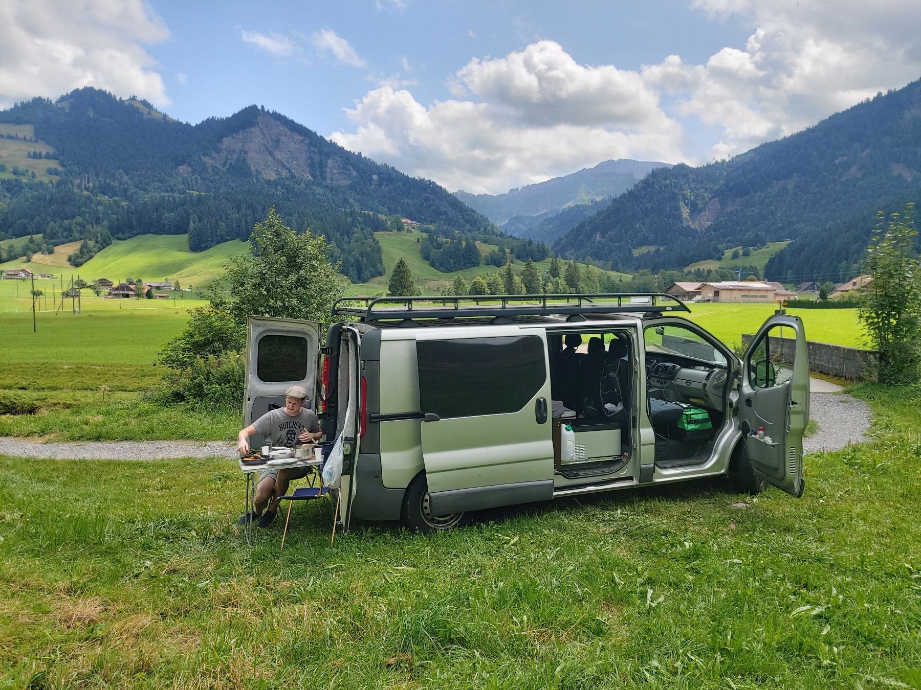 Renault Veicoli da campeggio: Renault Trafic Camper, Ausbau, mit Solar – Usato da Zürich venduto da Sim77 4