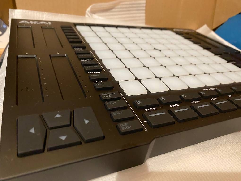 Akai Strumenti musicali: Akai APC 64 Controller, neuwertig für Ableton – Nuovo (secondo la descrizione) da Buchs AG venduto da Tobiasnoseda 1