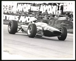 Fotografie Rennwagen BMW Lola T100 mit F