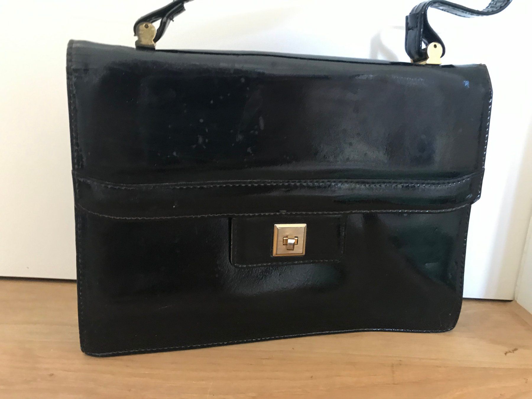 Borse da donna: Handtasche Vintage Lackleder Swiss Made – Usato da Wädenswil venduto da Aniares2 2