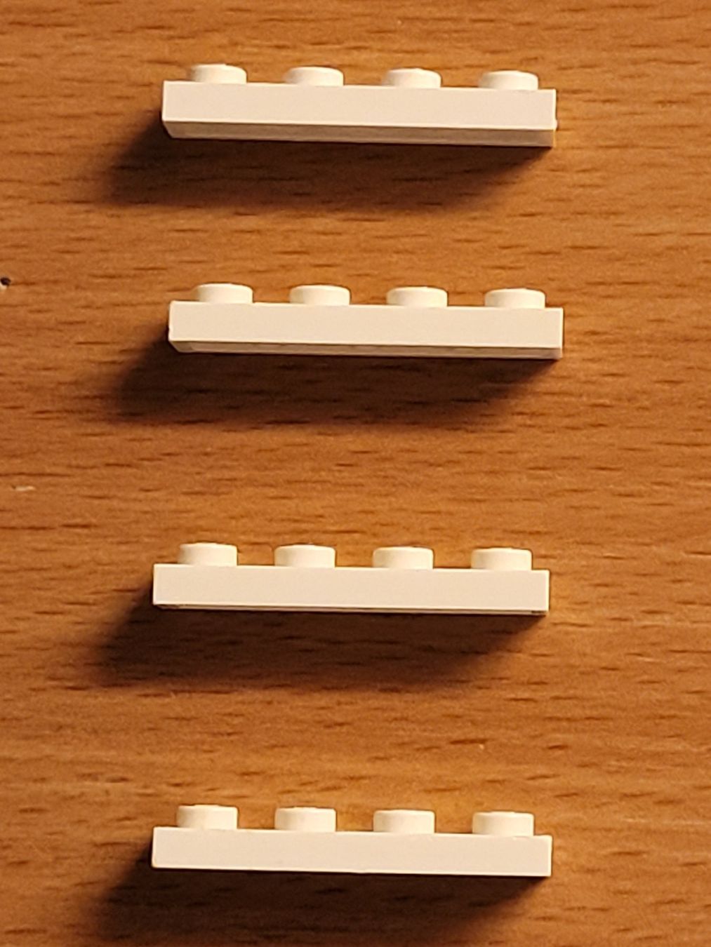 Lego Kit di costruzioni: Lego - 4 pièces blanches plates à 4 tenons – Usato da Payerne venduto da tintin08 2