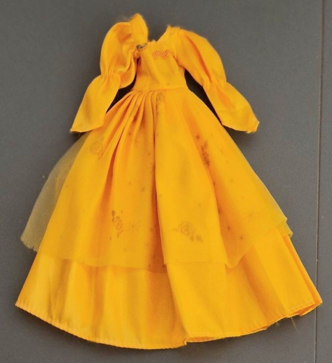 Bambole: Robe pour Barbie  – Usato da Couvet venduto da Pioune