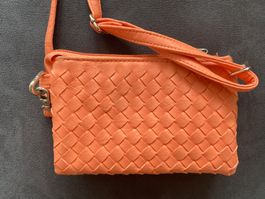 Umhänge Tasche lachsfarben mit vielen Fächer  Damen