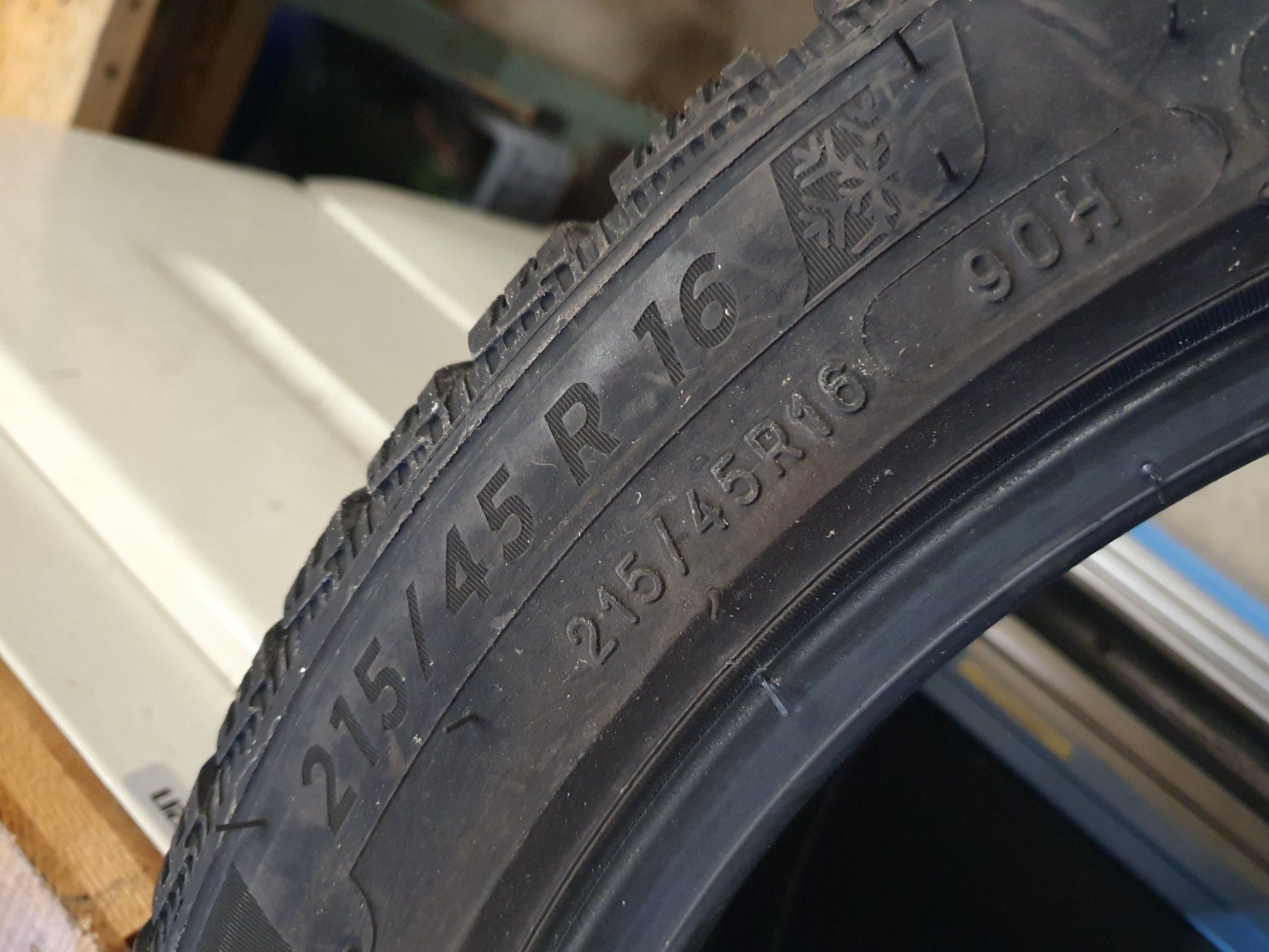 Michelin Pneumatici & Ruote complete: 2 Winterpneu 215/45R16 – Usato da Meiringen venduto da Vwja75 2