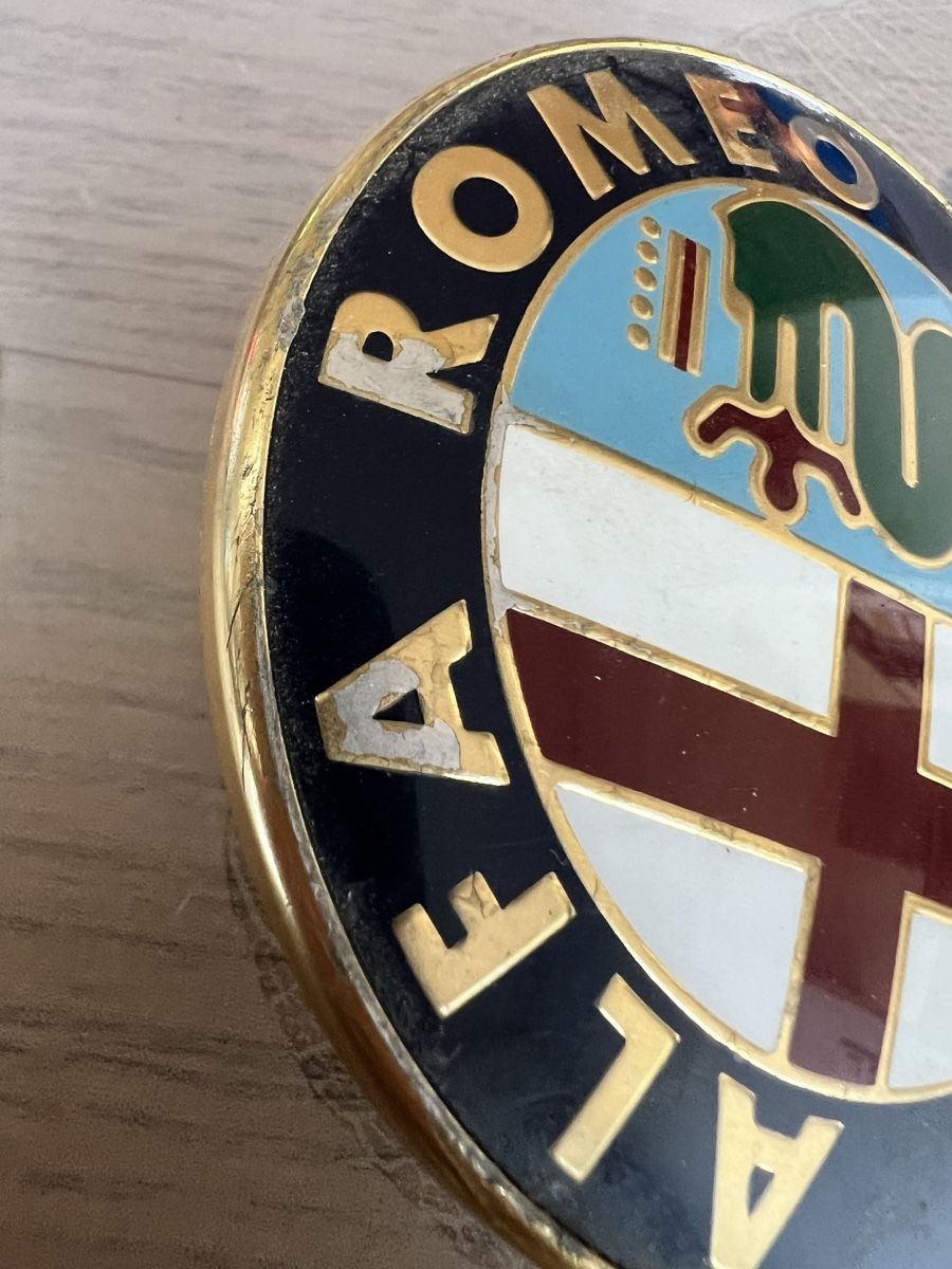 Alfa Romeo Tutti pezzi di ricambio auto: Alfa Romeo Emblem Signet Logo – Usato da Sevelen venduto da Ritiplampi 5