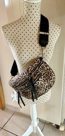 Leopardenmuster Gürteltasche mit vielen Reissverschlüssen