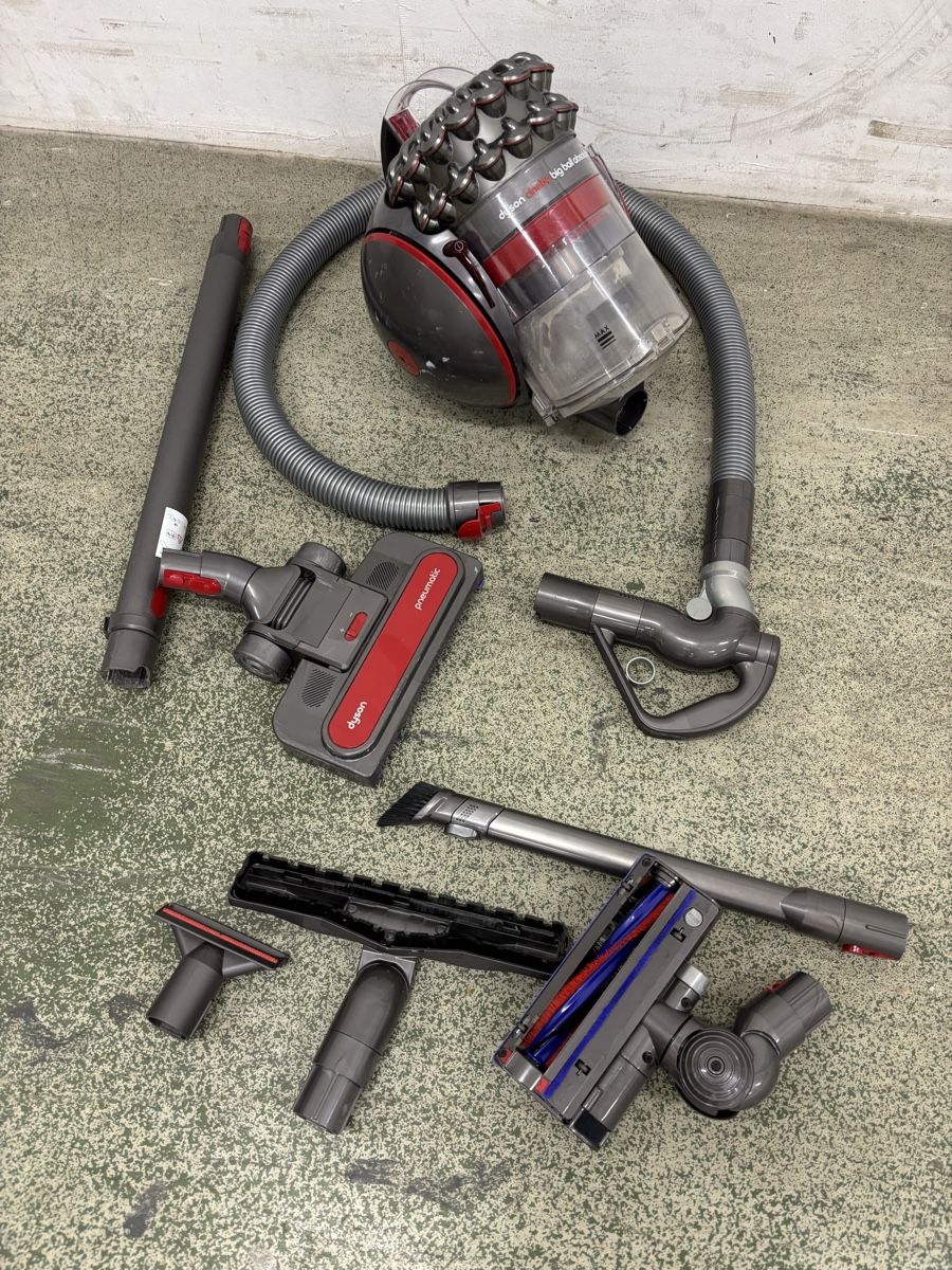 Dyson Staubsauger & Zubehör: Dyson Staubsauger – Gebraucht aus Zug von Deks 1