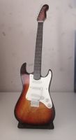 Figurine guitare avec son socle