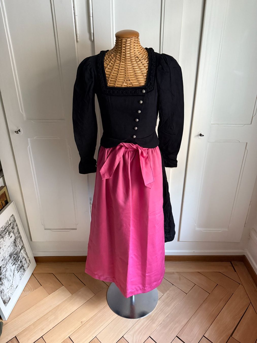 Vestiti: CHIEMSEER DIRNDL & TRACHT - Dirndl schwarz M – Usato da Zürich venduto da Diazaio