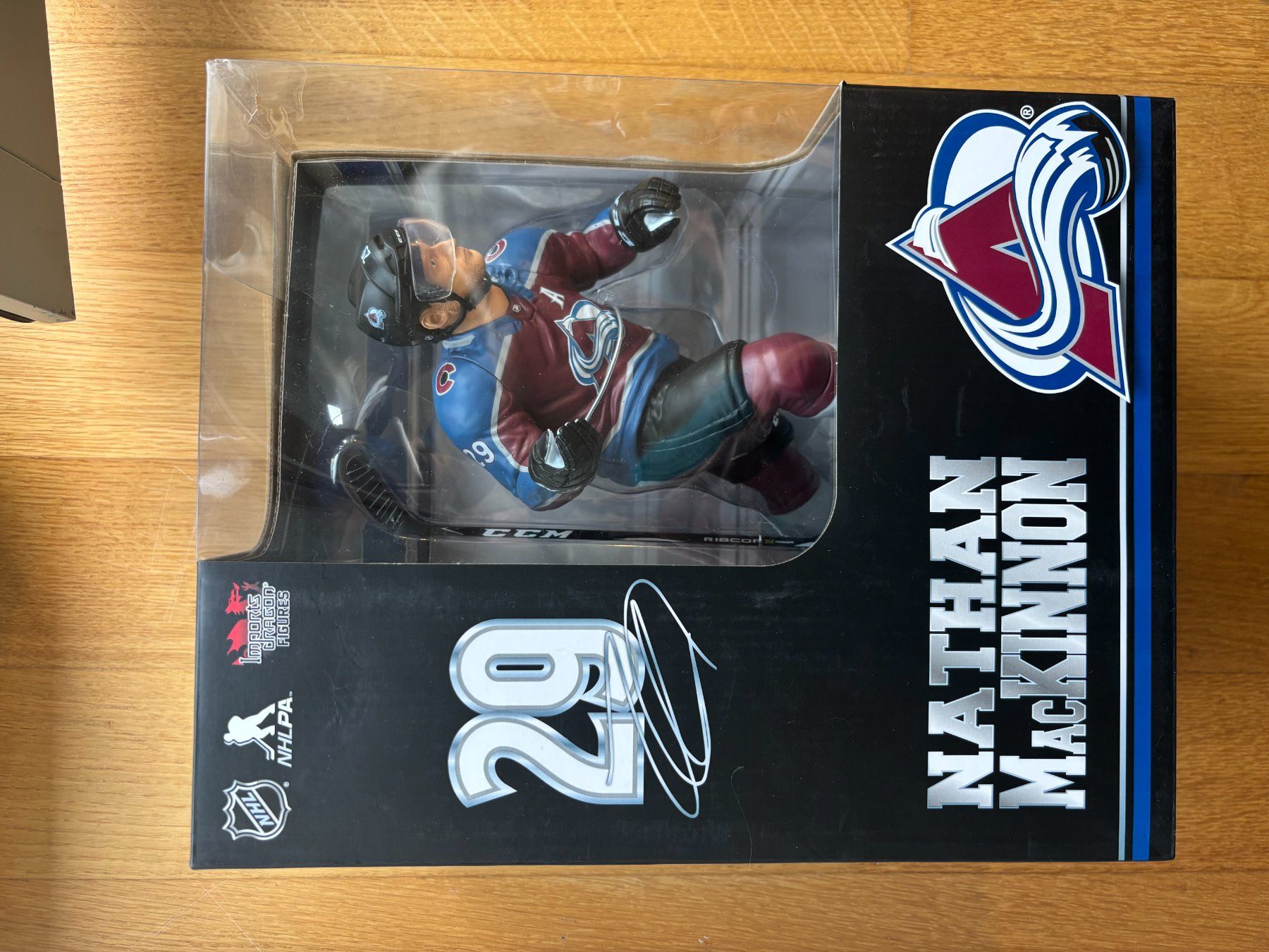 Statuette: NHL Figur Nathan McKinnon – Nuovo e nell'imballaggio originale da Jona venduto da Greifzu