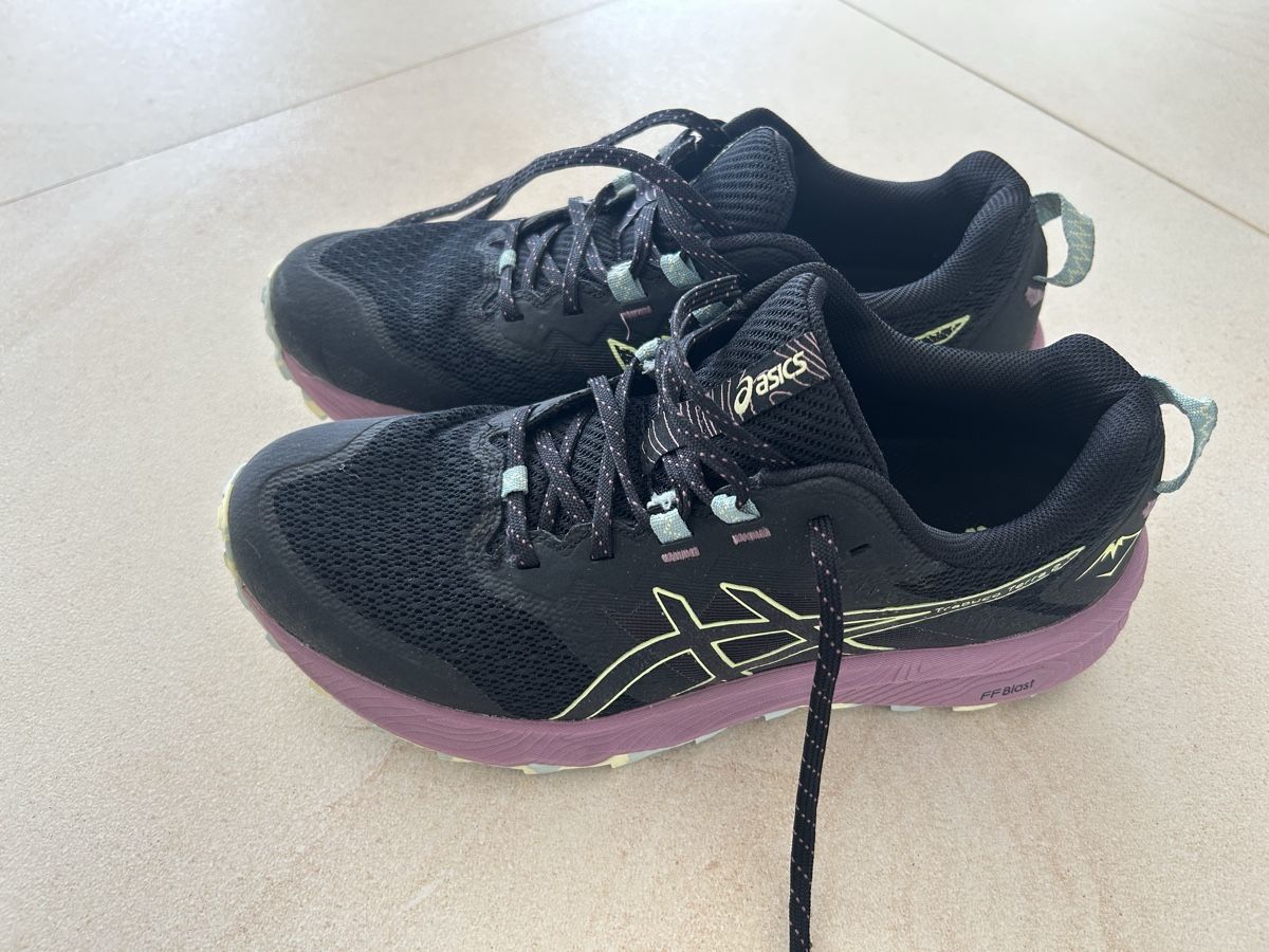 Asics Scarpe da donna: Asiscs Terr2 Gr. 41.5 – Usato da Rothrist venduto da kiki8181
