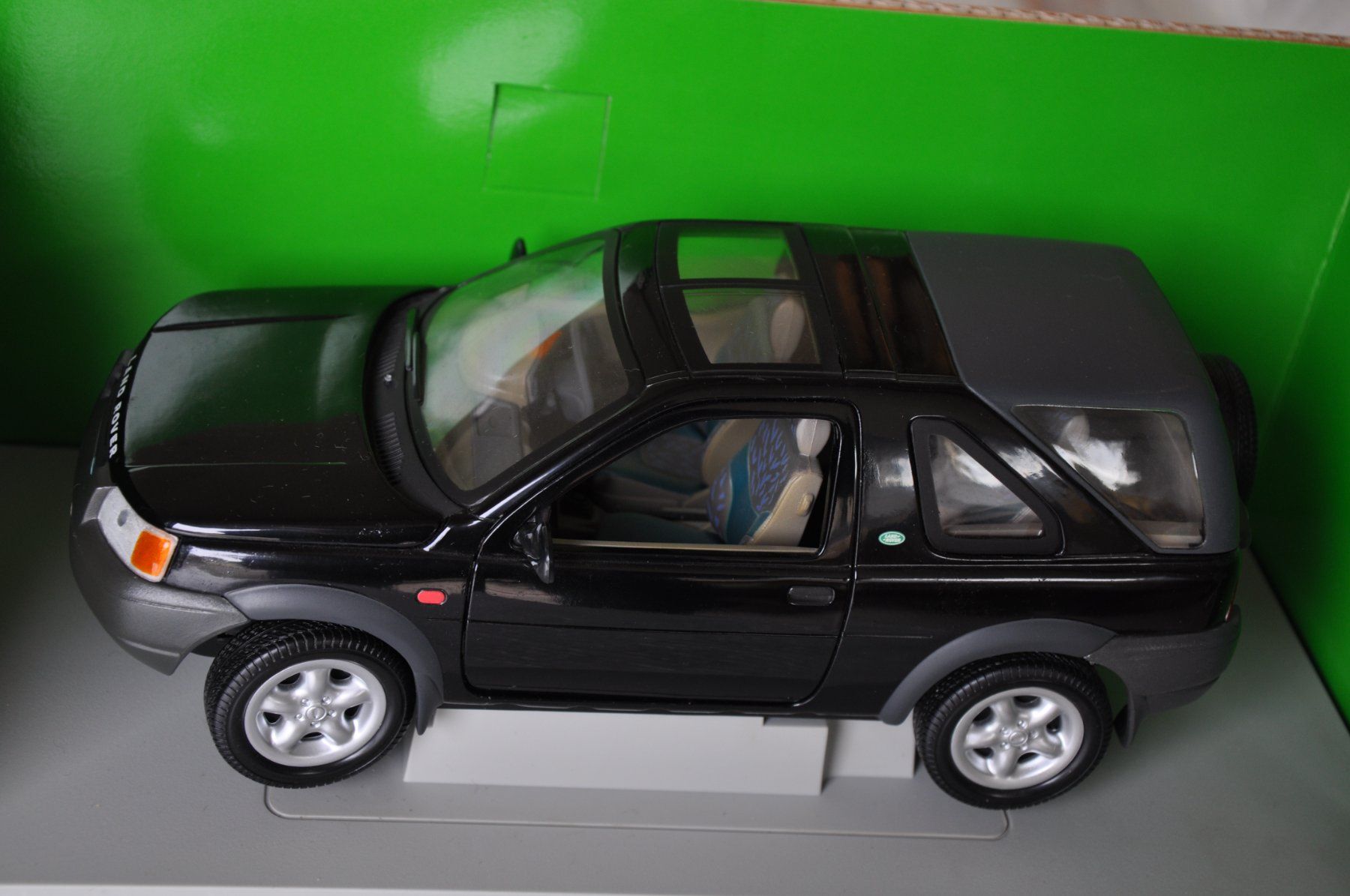 Land Rover Modellini d'auto: Land Rover Freelander – Nuovo e nell'imballaggio originale da Ebnat-Kappel venduto da Aallerlei 1