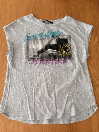 T-shirt Sisley grigio con stampa 