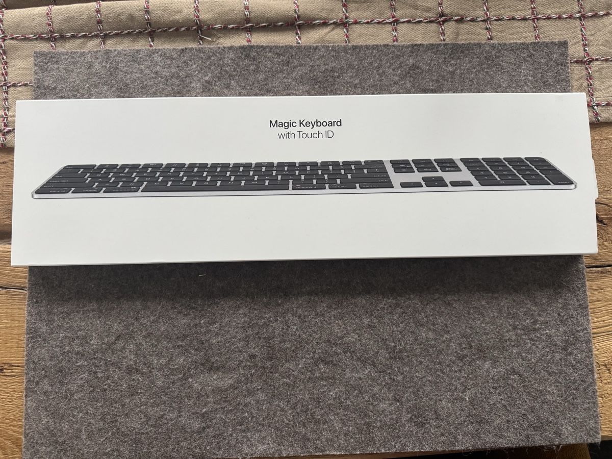 Apple Tastaturen: Apple Magic Keyboard with Touch ID - Extra large – Neu und originalverpackt aus St. Gallen von Asmolon