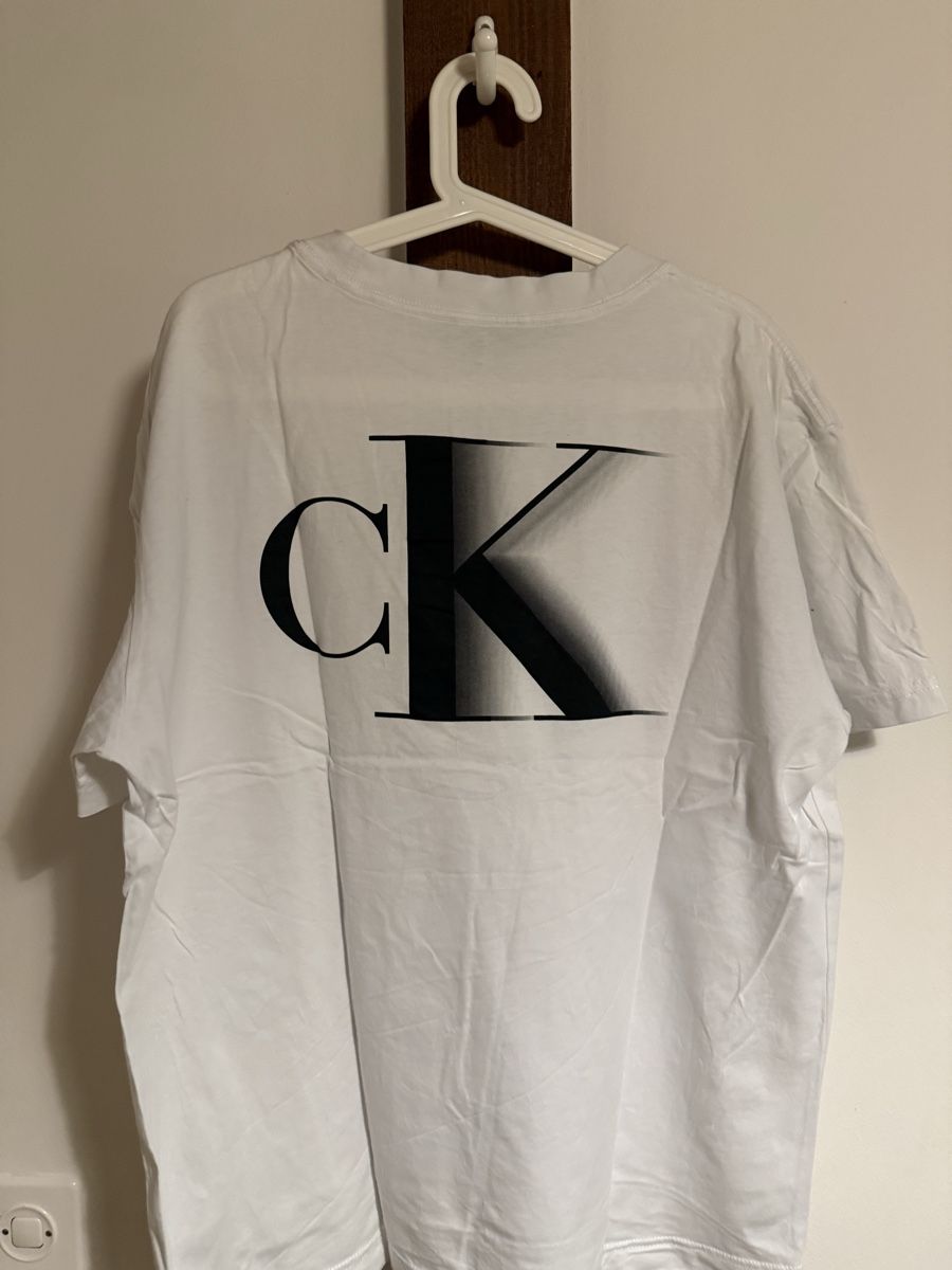 Calvin Klein T-shirt: T shirt Calvin Klein Blanc  – Usato da Plan-les-Ouates venduto da Dams_ 1