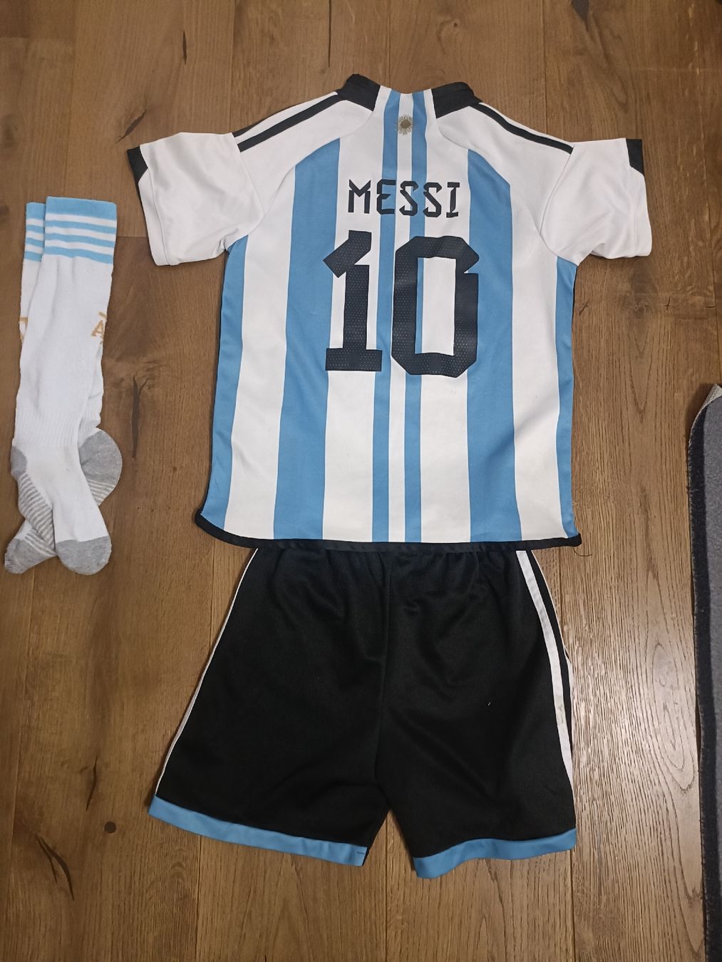 Adidas Trainer, Turnhosen & -trikots: Fussball Trikot Kinder Messi – Gebraucht aus Bachs von NBAJames 1