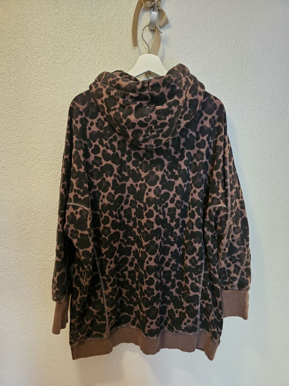 Next Maglioni & Felpe: NEXT Hoddie mit Leo-Muster Grösse XL – Usato da Bern venduto da Oscarella 1