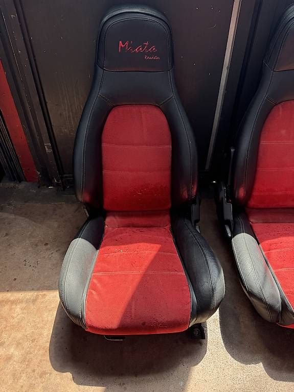 Tutti pezzi di ricambio auto: Mazda MX5 NA Sitze – Usato da Hinwil venduto da Jana0negative 2