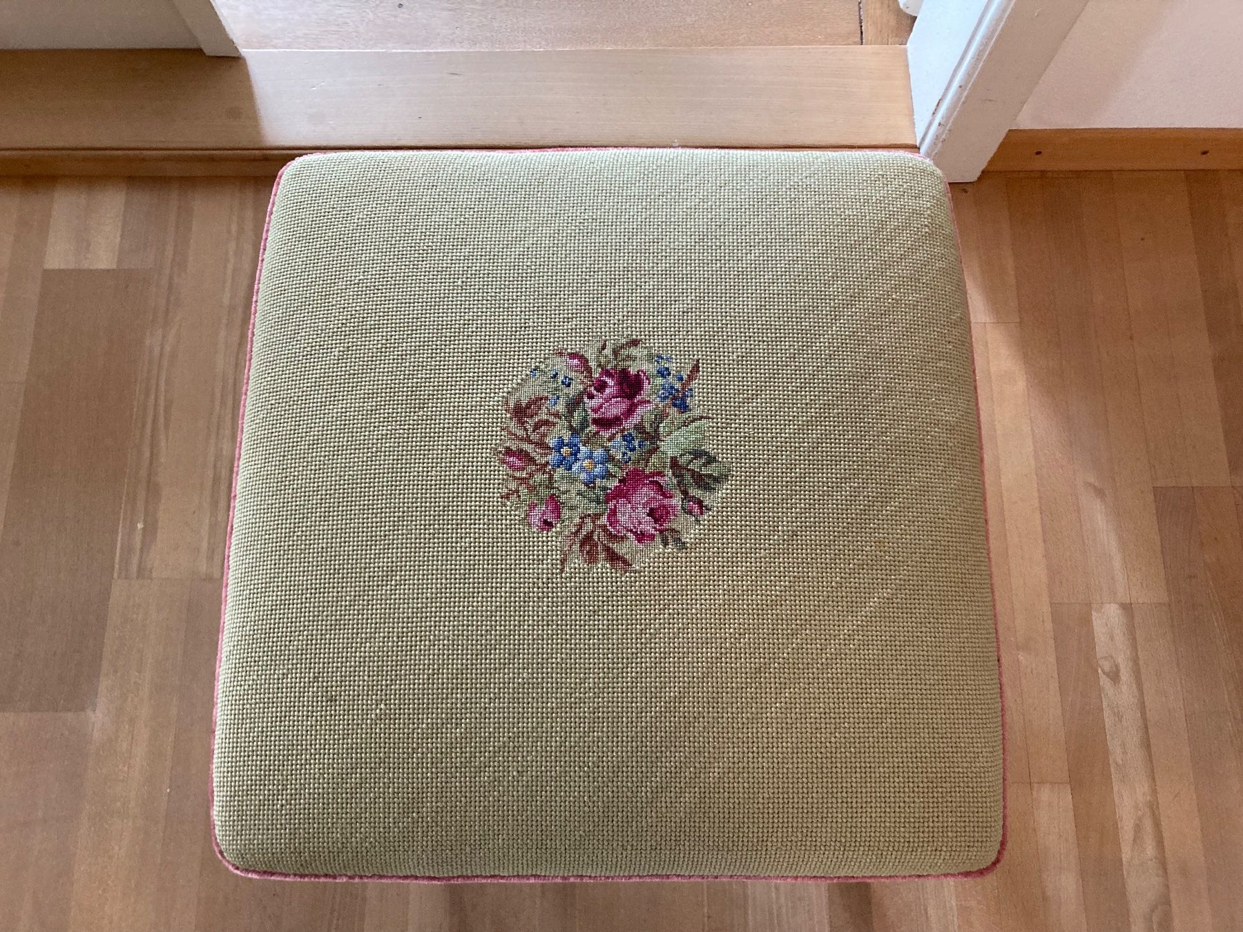 Sgabelli: Hocker mit Gobelin-Stickerei – Usato da Meggen venduto da tulipe21