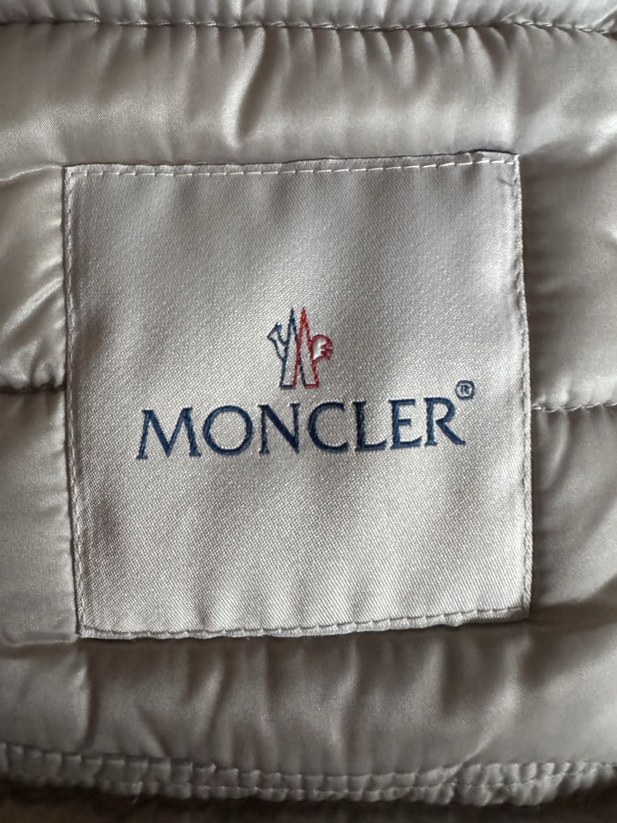 Moncler Giacche: Doudoune légère Moncler, Taille 3, gris argent – Nuovo (secondo la descrizione) da Morges venduto da sandy069 2