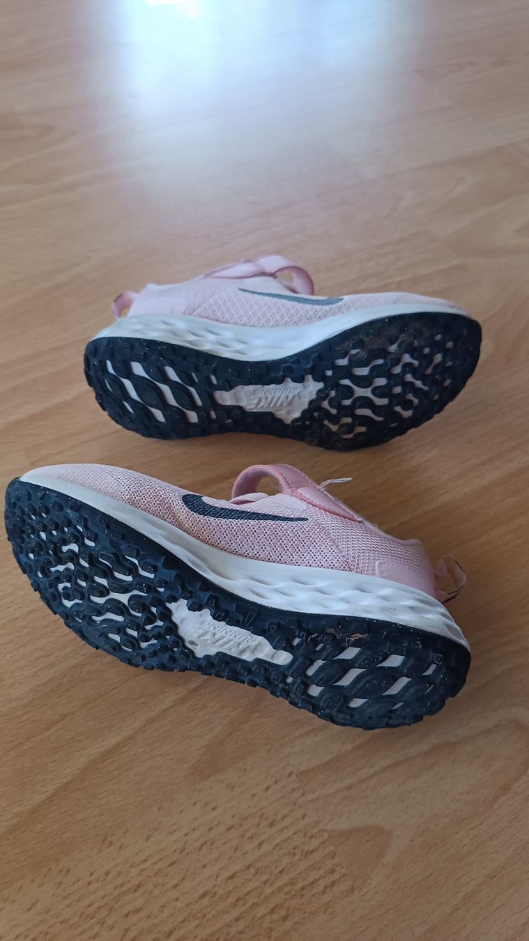 Nike Scarpe per ragazze: Kinder/ Sneakers/ Mädchen /Gr 27.5/ Nike – Usato da Flims Dorf venduto da ali_8n8q 3