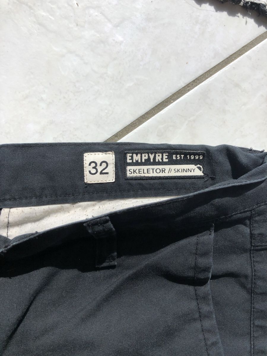 Pantaloni: Pantalon Empyre noir taille 32 – Usato da Colombier NE venduto da thomasarquint 1
