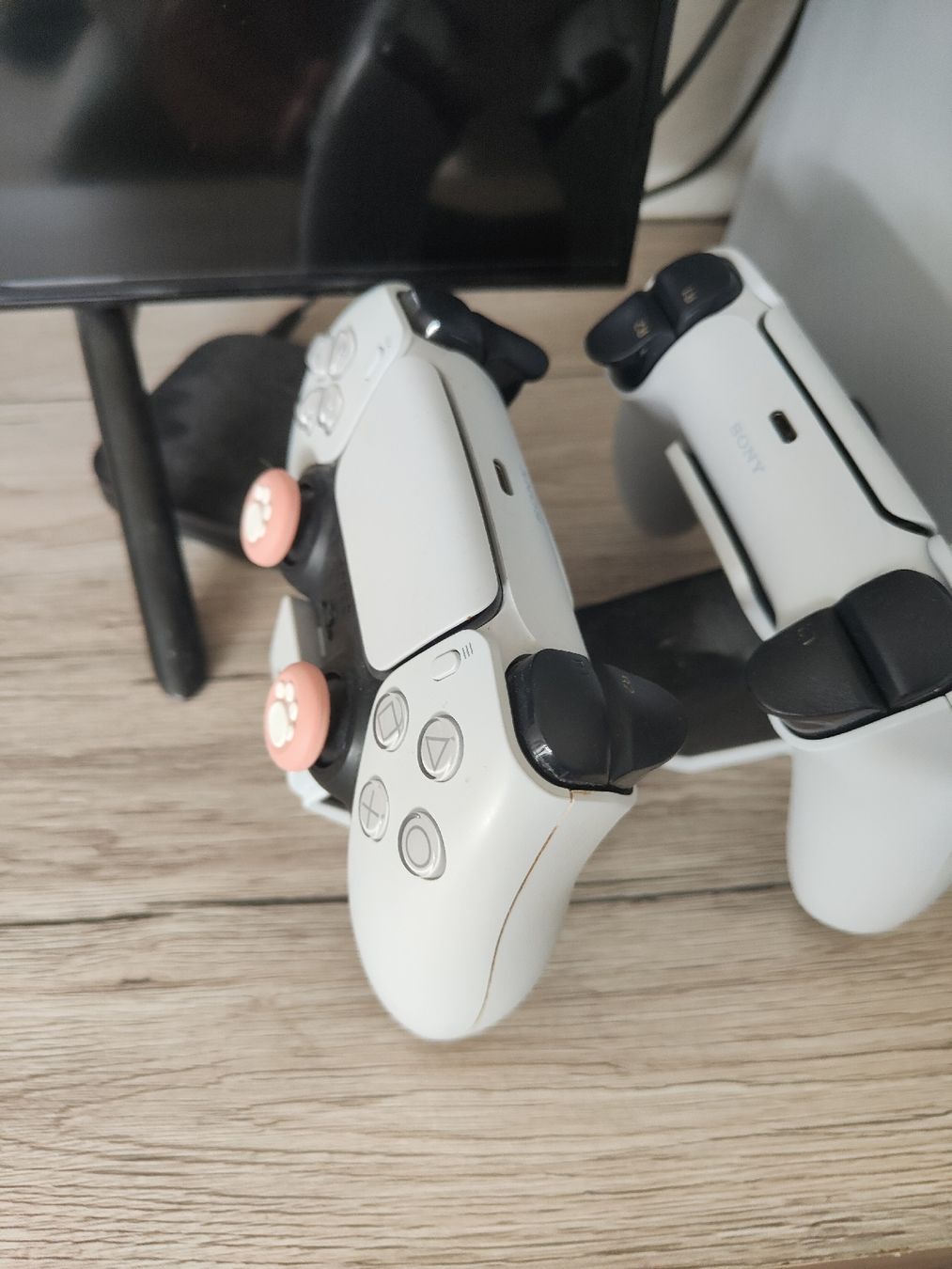 Sony Konsolen: PS5 Disc Edition + 2 Controller + charger+ 7 disc spielen – Gebraucht aus Winterthur von ahm_l57n 1